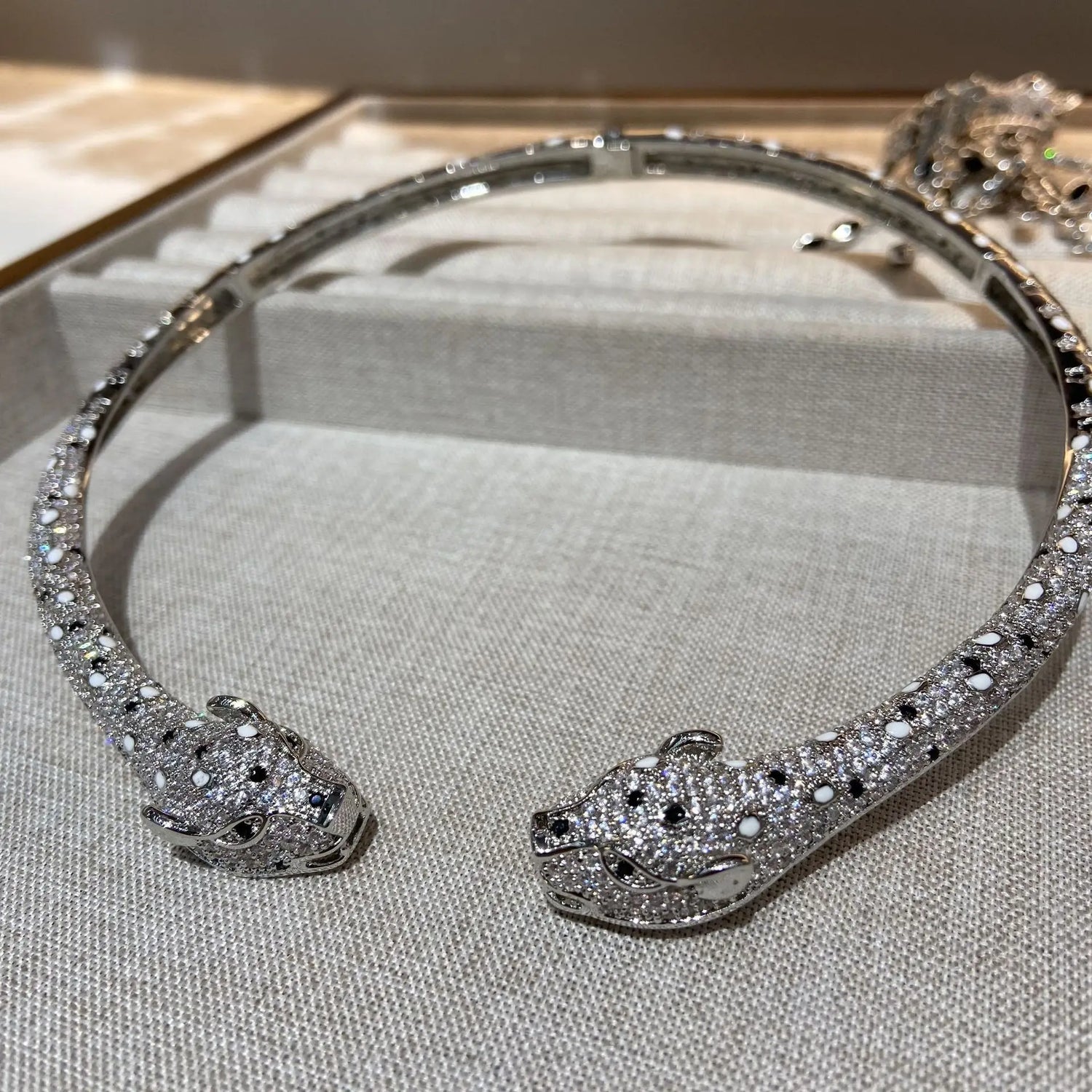 2025 New fashionable  zircon inlaid collar necklace earrings  light luxury jewelry set for women